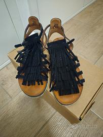 Sandali neri con frange numero 36