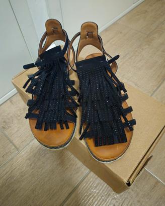 Sandali neri con frange numero 36