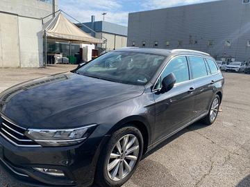 VOLKSWAGEN Passat Variant 2.0 TDI SCR EVO DSG Bu