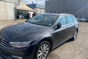 VOLKSWAGEN Passat Variant 2.0 TDI SCR EVO DSG Bu