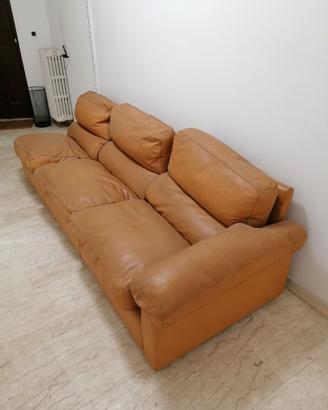 Divano, poltrona, tavolino FRAU