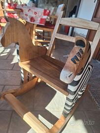 sedia a dondolo in legno