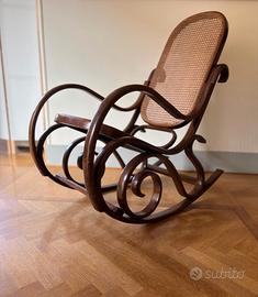 Sedia a dondolo vintage anni '50 – Stile Thonet 