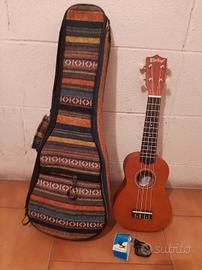 Ukulele con borsa e accordatore digitale