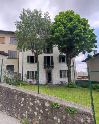 Villa di 165 m² con più di 5 locali a Caglio