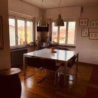 Tavolo moderno quadrato