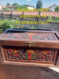bauletto in legno decorato