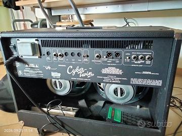 Amplificatore Fender Cyber Twin con pedaliera