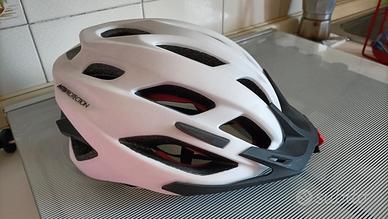 caschetto e maglia per ciclismo 