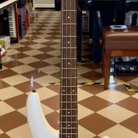 basso IBANEZ SR300E Pearl White con custodia