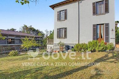 Villa di 280 m² con 5 locali a Porto Valtravaglia