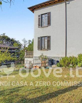 Villa di 280 m² con 5 locali a Porto Valtravaglia