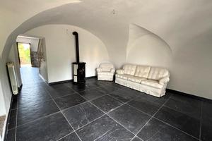 CASA SEMINDIPENDENTE A CASTELLETTO CERVO