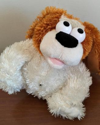 Peluche interattivo Roly "il cane che ride".