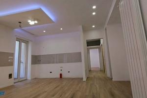 Appartamento di 131 m² con più di 5 locali a Napol