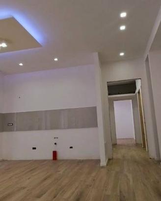 Appartamento di 131 m² con più di 5 locali a Napol