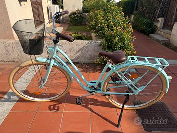 Bicicletta da donna azzurra. Seminuova subito disp