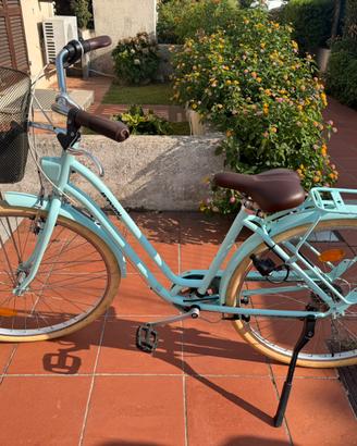 Bicicletta da donna azzurra. Seminuova subito disp