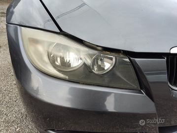 Proiettore destro BMW 320D del 2006