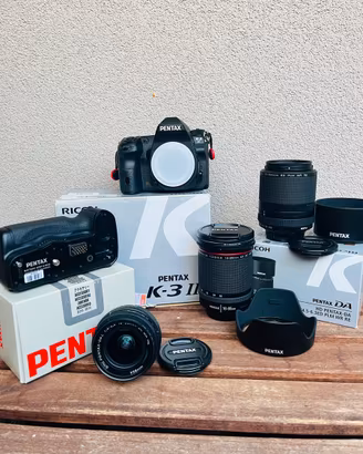 Pentax k-3 ii +3 obiettivi + D-Bg4. Corredo comple