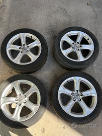 Cerchi in lega 17’’ con gomme 245/45/17