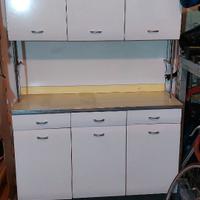 Tavolo, sedie e credenza modernariato.