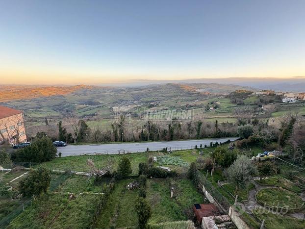 APPARTAMENTO DI AMPIA METRATURA CON VISTA CORTE E