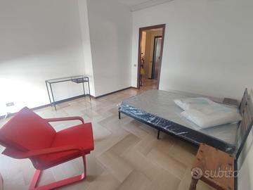 Camere singole in attico arredato Via La Marmora