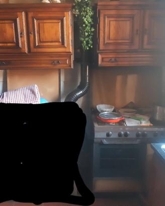 cucina a GPL, 2 cappe, 1 lavandino a 2 buche