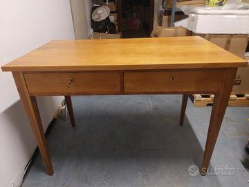 tavolo in legno con 2 cassetti profondi