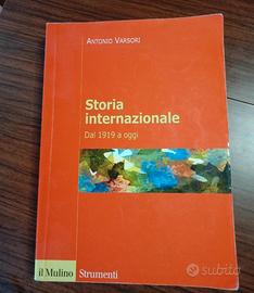 Libro universitario "Storia internazionale" 