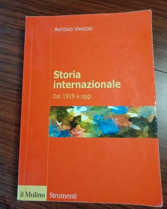 Libro universitario "Storia internazionale" 
