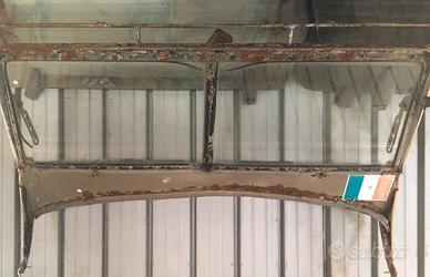Parabrezza completo di cornice Fiat Campagnola R59