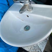 Lavandino bagno con rubinetto è flessibili