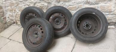 4 pneumatici estivi goodyear con cerchione