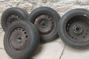 4 pneumatici estivi goodyear con cerchione