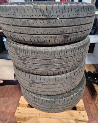 Gomme Michelin Agilis 215/70/15 (quantità 4)