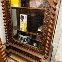 Vetrinetta antica noce intagliato fregio aquile