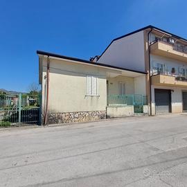 Villetta indipendente con giardino e depandance