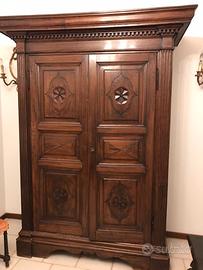 Armadio in noce fine Settecento