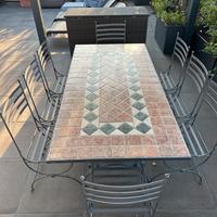 Elegante tavolo in pietra & Sedie in ferro