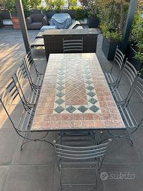 Elegante tavolo in pietra & Sedie in ferro