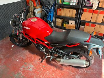 Ducati Monster 695