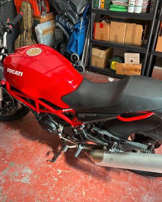 Ducati Monster 695