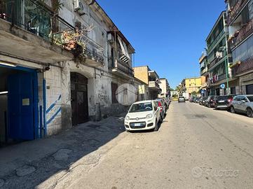 2 LOCALI A NAPOLI