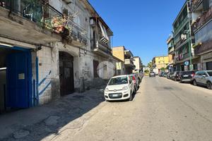 2 LOCALI A NAPOLI