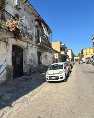 2 LOCALI A NAPOLI
