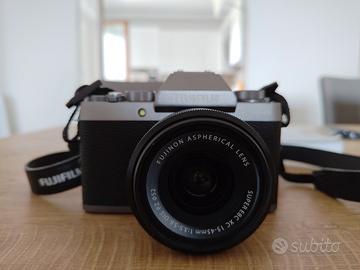 Kit Fujifilm X-T100 e obiettivo 15-45 con scatola 