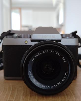 Kit Fujifilm X-T100 e obiettivo 15-45 con scatola 