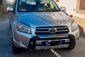 Toyota rav 4 tenuta bene  